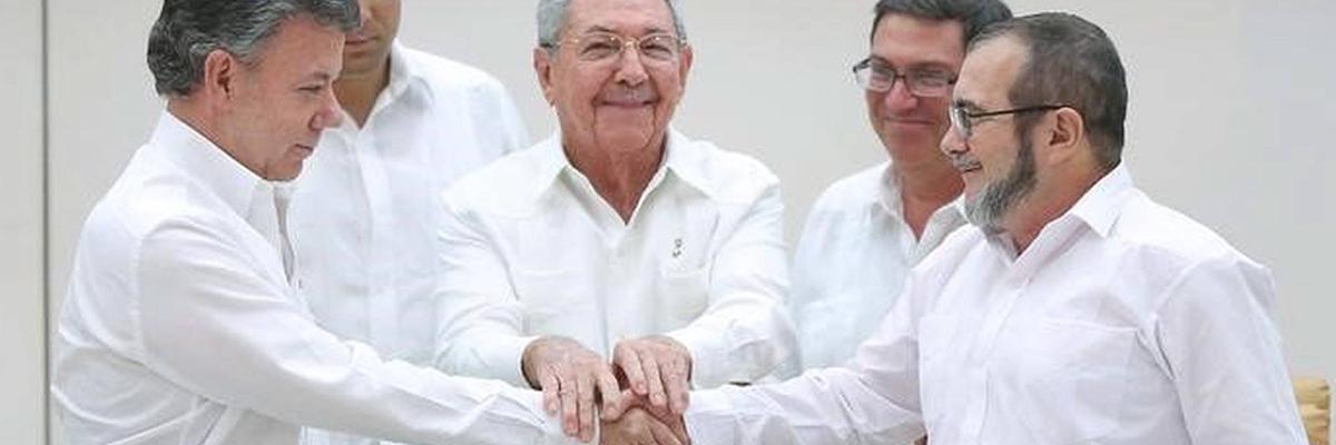 Leaders from the Colombian government and FARC sign a peace treaty